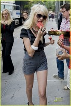 Taylor Momsen : taylor_momsen_1272291958.jpg