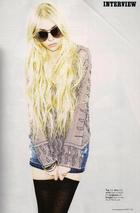 Taylor Momsen : taylor_momsen_1273270369.jpg