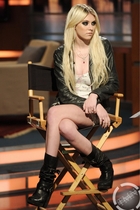 Taylor Momsen : taylor_momsen_1277268821.jpg