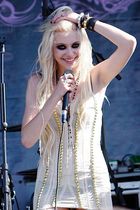 Taylor Momsen : taylor_momsen_1277628116.jpg