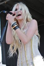 Taylor Momsen : taylor_momsen_1278976666.jpg