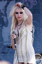 Taylor Momsen : taylor_momsen_1278978973.jpg