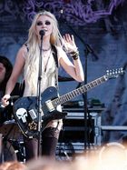 Taylor Momsen : taylor_momsen_1278980797.jpg