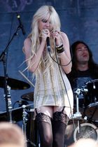 Taylor Momsen : taylor_momsen_1278981822.jpg