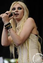 Taylor Momsen : taylor_momsen_1278985355.jpg