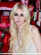 Taylor Momsen : taylor_momsen_1280629617.jpg