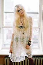 Taylor Momsen : taylor_momsen_1282583656.jpg