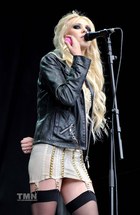 Taylor Momsen : taylor_momsen_1285175334.jpg