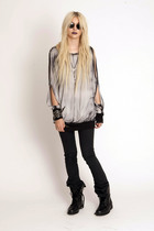 Taylor Momsen : taylor_momsen_1285175399.jpg