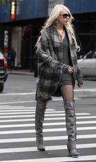 Taylor Momsen : taylor_momsen_1287554495.jpg