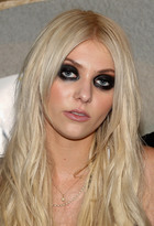 Taylor Momsen : taylor_momsen_1287820181.jpg