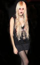 Taylor Momsen : taylor_momsen_1287820675.jpg