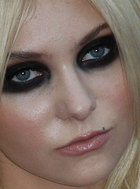 Taylor Momsen : taylor_momsen_1287931420.jpg