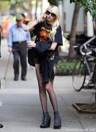 Taylor Momsen : taylor_momsen_1287931493.jpg