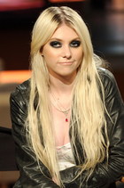 Taylor Momsen : taylor_momsen_1287931529.jpg