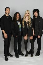 Taylor Momsen : taylor_momsen_1289925488.jpg