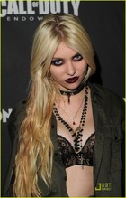 Taylor Momsen : taylor_momsen_1290184666.jpg