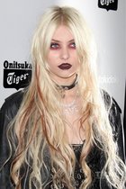 Taylor Momsen : taylor_momsen_1291143872.jpg