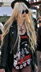 Taylor Momsen : taylor_momsen_1297551081.jpg