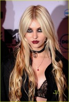 Taylor Momsen : taylor_momsen_1297564533.jpg