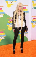 Taylor Momsen : taylor_momsen_1301857189.jpg