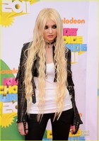 Taylor Momsen : taylor_momsen_1301863638.jpg