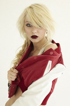 Taylor Momsen : taylor_momsen_1305902407.jpg