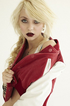 Taylor Momsen : taylor_momsen_1305902416.jpg