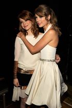 Taylor Swift : TI4U1380215103.jpg