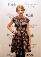 Taylor Swift : taylor-swift-1319940847.jpg