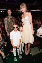 Taylor Swift : taylor-swift-1334340415.jpg