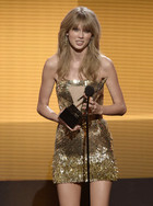 Taylor Swift : taylor-swift-1385404496.jpg