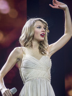 Taylor Swift : taylor-swift-1391683535.jpg