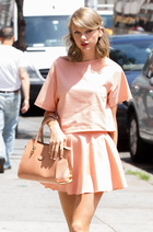 Taylor Swift : taylor-swift-1405793583.jpg