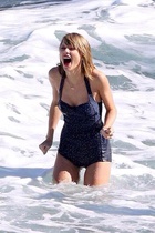 Taylor Swift : taylor-swift-1422334801.jpg