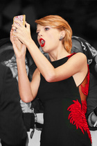 Taylor Swift : taylor-swift-1425043729.jpg