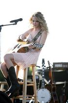 Taylor Swift : taylor_swift_1210002139.jpg