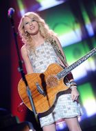 Taylor Swift : taylor_swift_1225659597.jpg