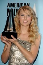 Taylor Swift : taylor_swift_1227758227.jpg