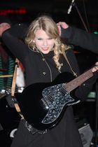 Taylor Swift : taylor_swift_1232731455.jpg