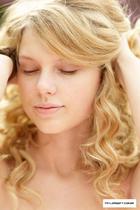 Taylor Swift : taylor_swift_1285540682.jpg