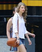 Taylor Swift : taylor_swift_1307726412.jpg