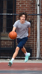 Timothee Chalamet : timothee-chalamet-1690308187.jpg