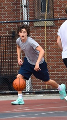 Timothee Chalamet : timothee-chalamet-1690308242.jpg