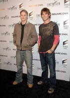 Toby Hemingway : TI4U_u1260777862.jpg