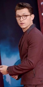 Tom Holland : tom-holland-1587912470.jpg