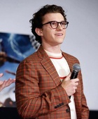 Tom Holland : tom-holland-1637624342.jpg