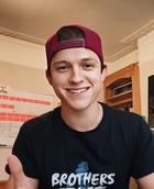 Tom Holland : tom-holland-1641337129.jpg