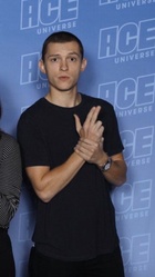 Tom Holland : tom-holland-1671199106.jpg