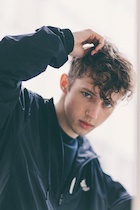 Troye Sivan : troye-sivan-1492203241.jpg